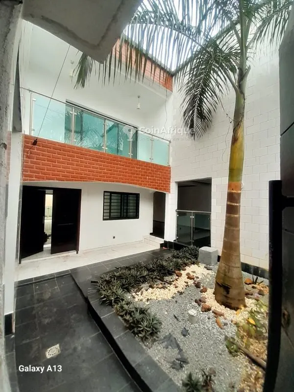 Location villa duplex 6 pièces - Angré