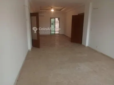 Appartement 4 pièces lumineux avec ascenseur — Marcory Zone 4