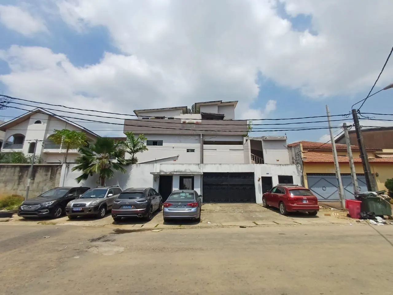 Vente d’une villa avec piscine à Cocody derrière hôtel manathan