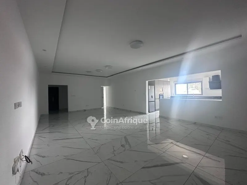 Appartement 4 pièces avec piscine — Cocody Riviera M'Badon