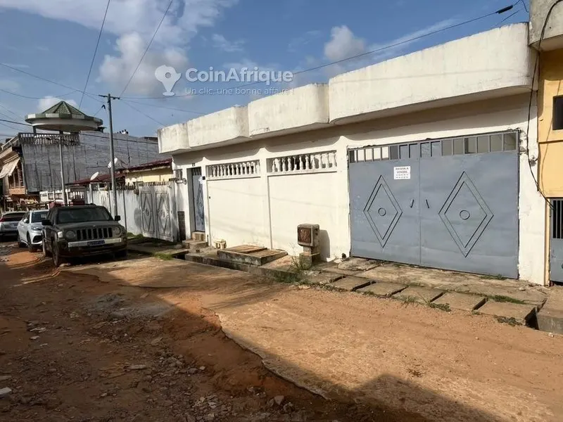 Villa basse 4 pièces avec garage — Yopougon Lauriers