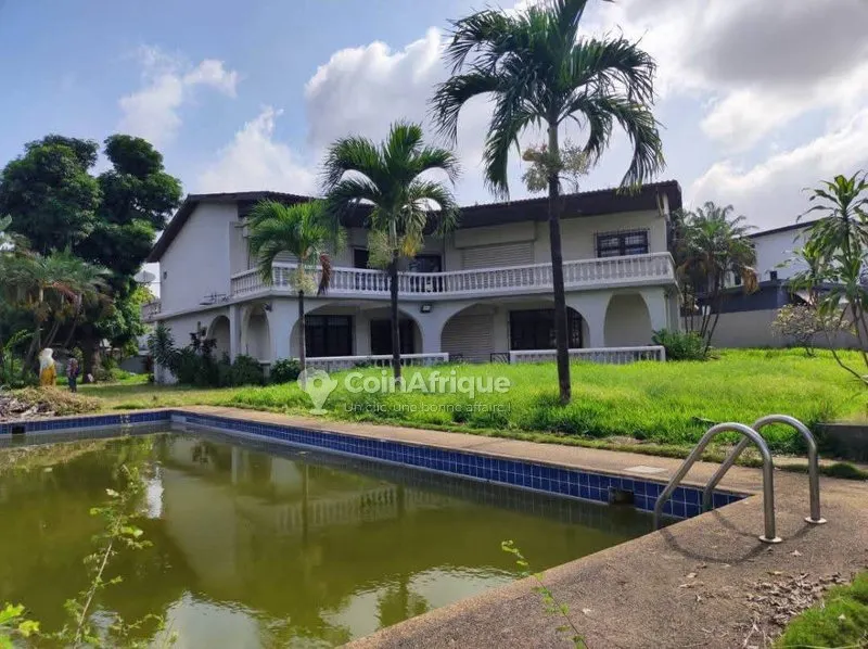 Villa duplex 6 pièces avec piscine et vue lagunaire — Marcory Résidentiel