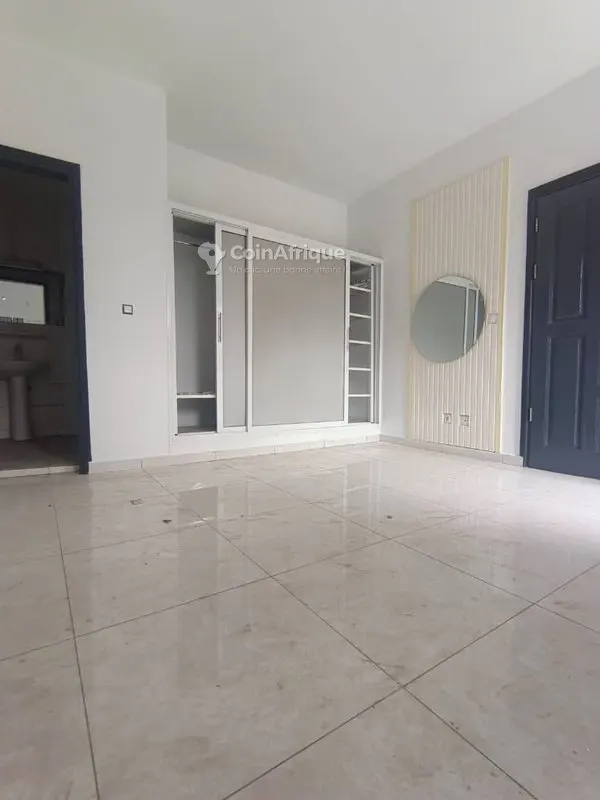 Appartement 3 pièces avec balcons — Faya
