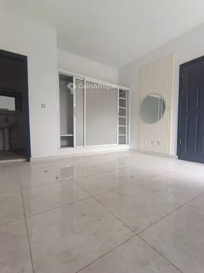 Appartement 3 pièces avec balcons — Faya