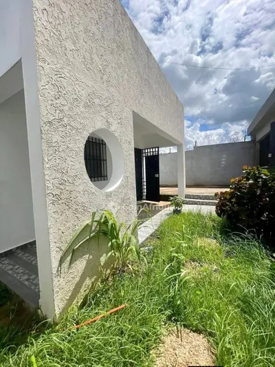 Villa basse 4 pièces avec garage — Bingerville Adjamé