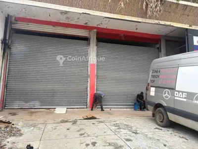 Local commercial 400 m² en mezzanine — Marcory Zone 4