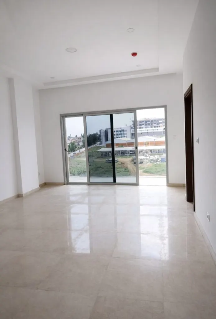 Appartement 3 pièces 2 chambres — Angré Cocody