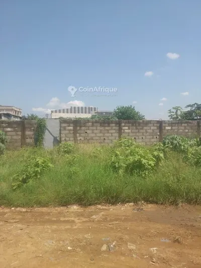Terrain 600 m² — Cocody Angré CHU
