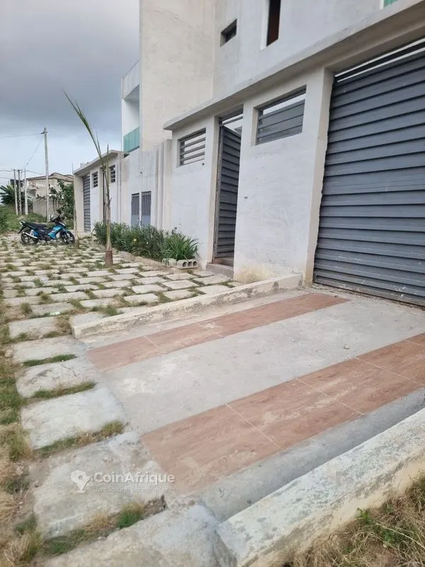 Vente villa duplex 6 pièces prêt à Faya cité sir
