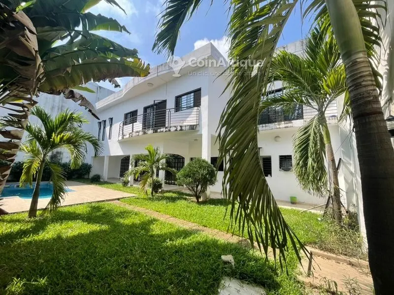 Villa duplex 6 chambres avec piscine — Cocody Riviera M'Badon
