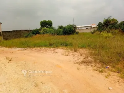 Terrain 707 m² bordure grande voie — Adjamé Williamsville