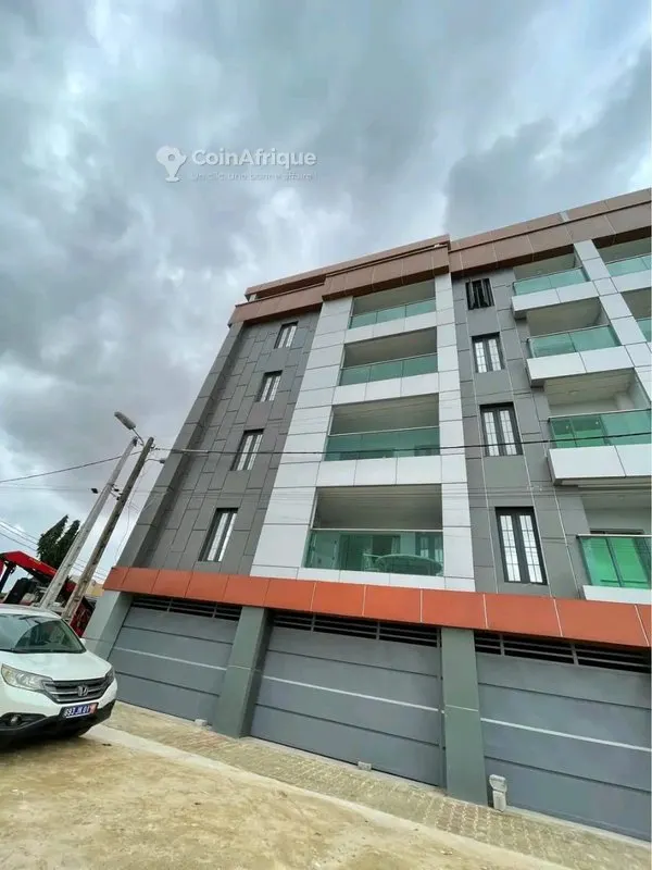 Appartement de type 3 et 4 pièce à louer cocody angre chu avec ascenseur