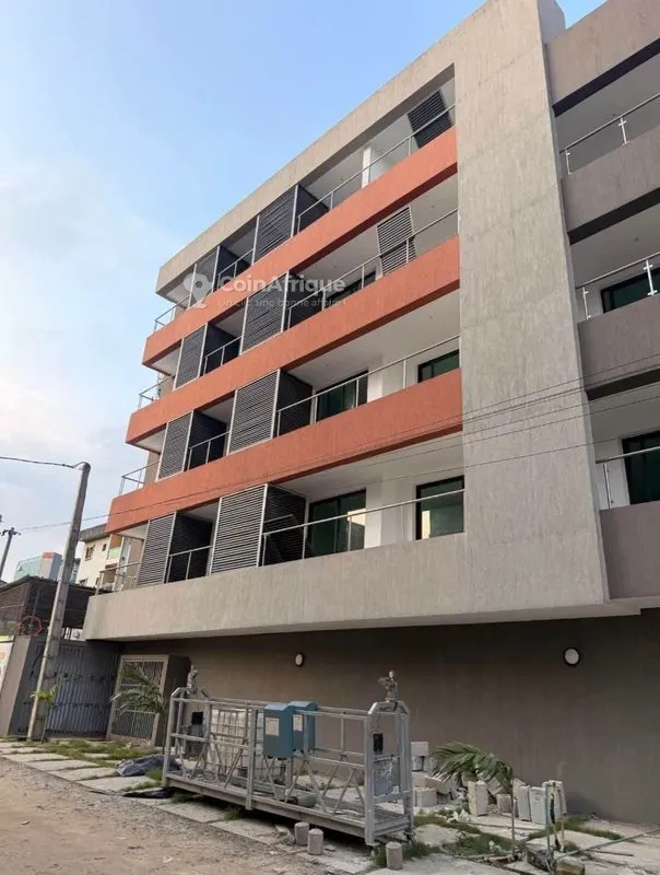Appartement 2 pièces avec balcon et buanderie — Cocody Riviera Palmeraie