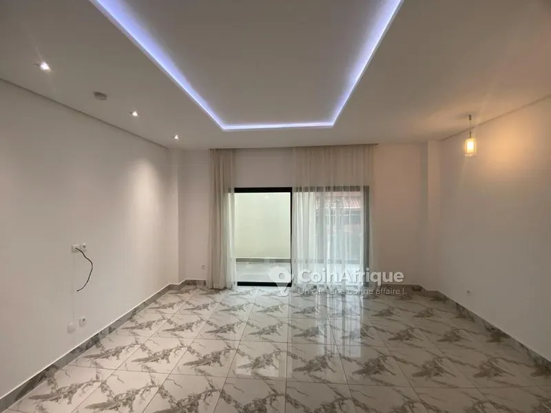 Villa duplex 5 pièces avec piscine — Cocody Angré Djibi