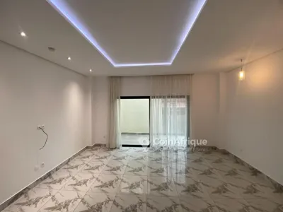 Villa duplex 5 pièces avec piscine — Cocody Angré Djibi