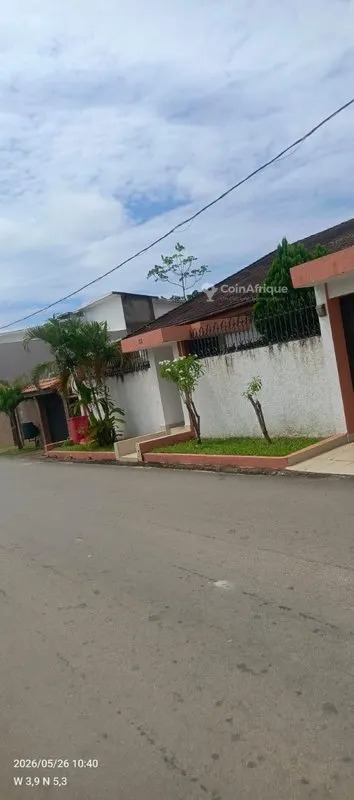 Villa basse 4 pièces climatisée — Cité Synacassi 2