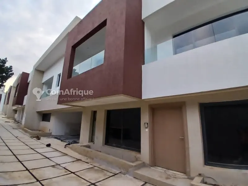Villa duplex 8 pièces haut standing — Cocody Angré 8e tranche