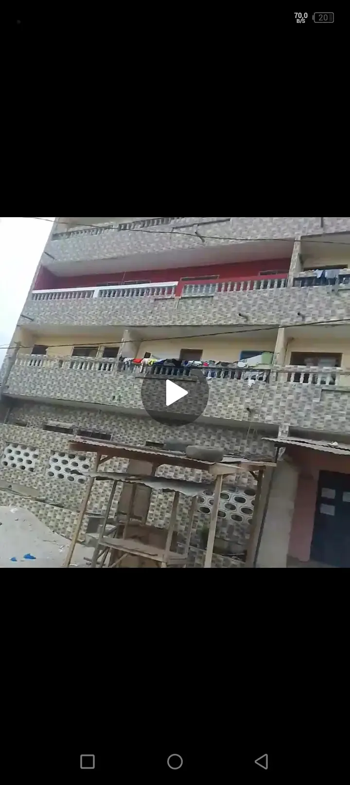 Immeuble R+3 avec revenu locatif — Abobo Akeikoi