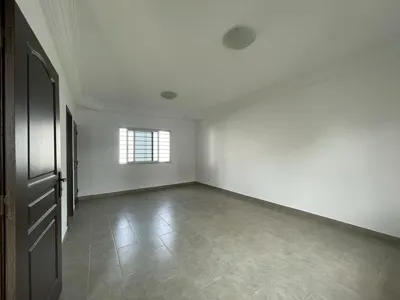 Villa meublée 3 pièces — Yopougon