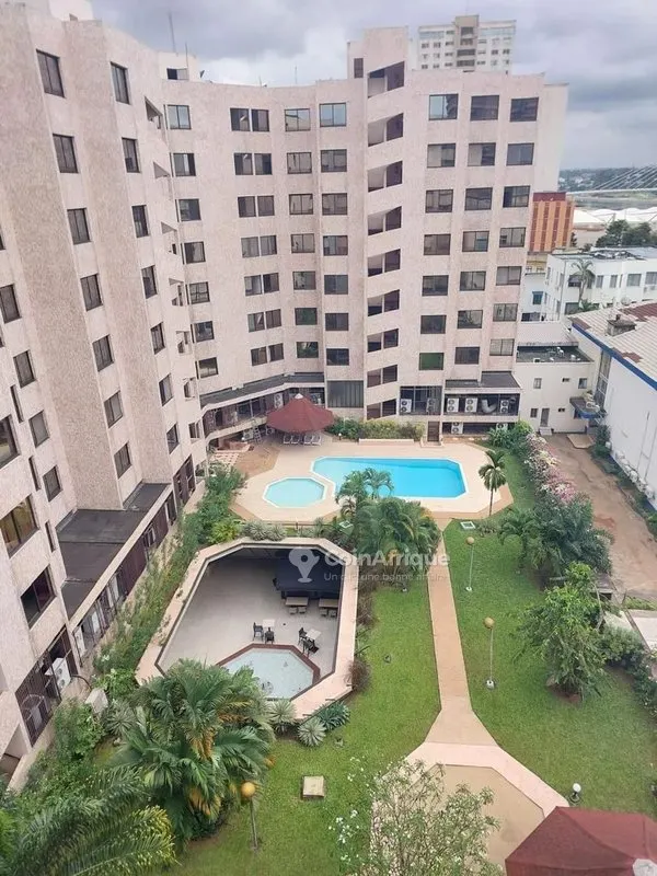 Appartement 5 pièces standing avec piscine — Plateau