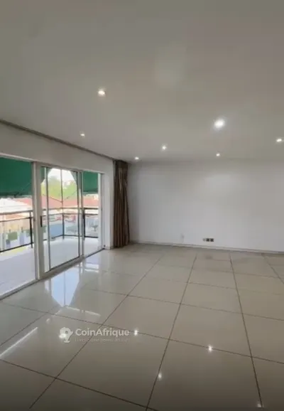 Appartement 4 pièces avec balcon — Feh Kessé