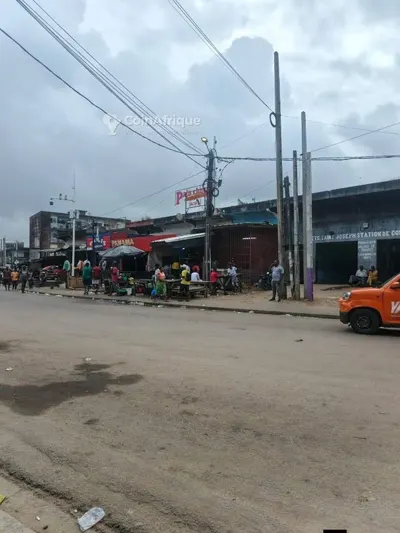 Terrain commercial 4234 m² — Abobo Samanké