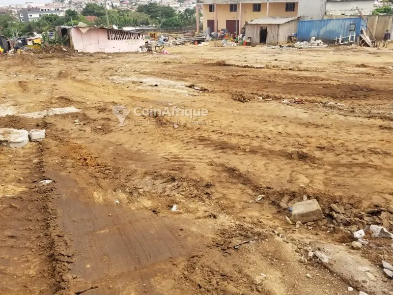 Terrain 700 m² en bordure de voie — Bonoumin Riviera