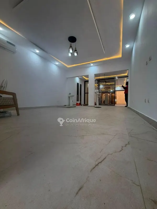 Appartement 5 pièces avec jardin — Cocody Riviera M'badon