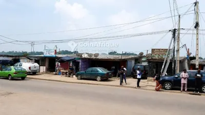 Terrain commercial 908 m² — Adjamé Williamsville