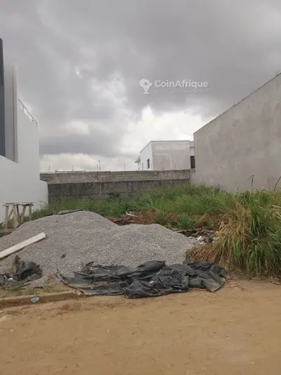 Terrain résidentiel 300 m² — Cocody-Angré CHU Cité Gestoci