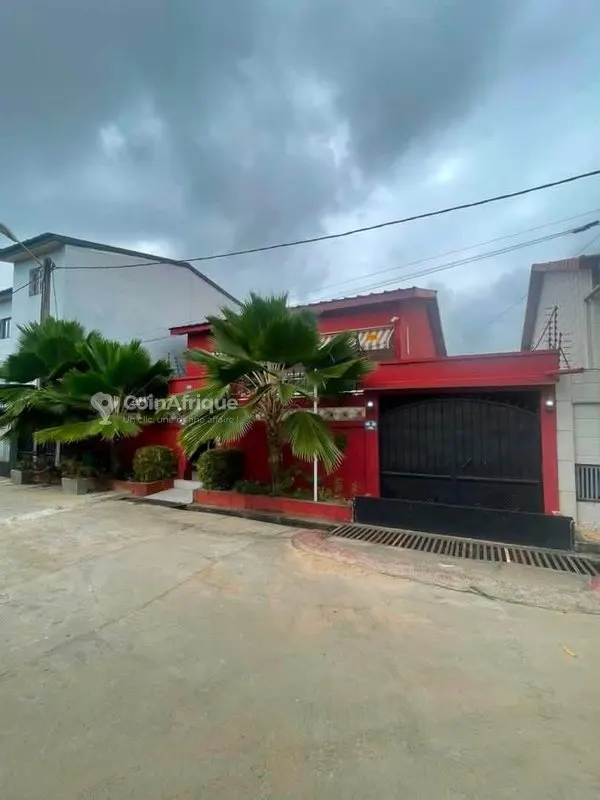Location villa 9 pieces à Cocody Angre Nouveau Chu