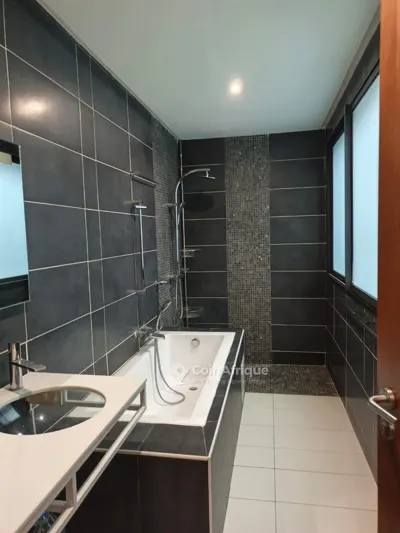 villa 2 Plateaux 7ème tranche · Cocody