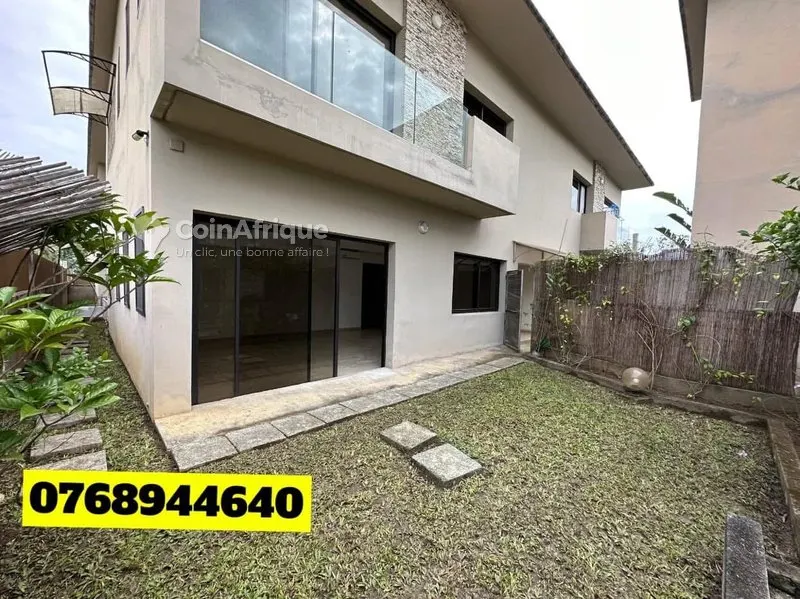 Appartement 3 pièces avec jardin — Cocody Riviera Golf Beverly Hills