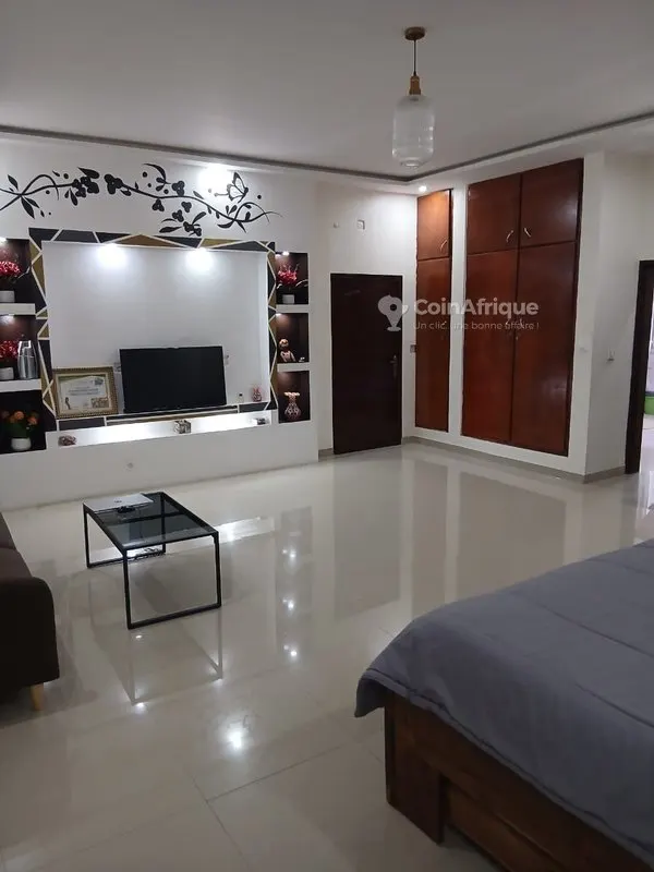 Villa duplex 7 pièces avec grande cour — Riviera Bonoumin