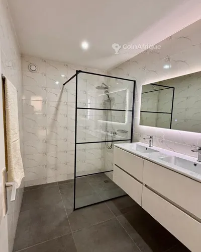 Appartement meublé 4 pièces avec piscine — Le Plateau