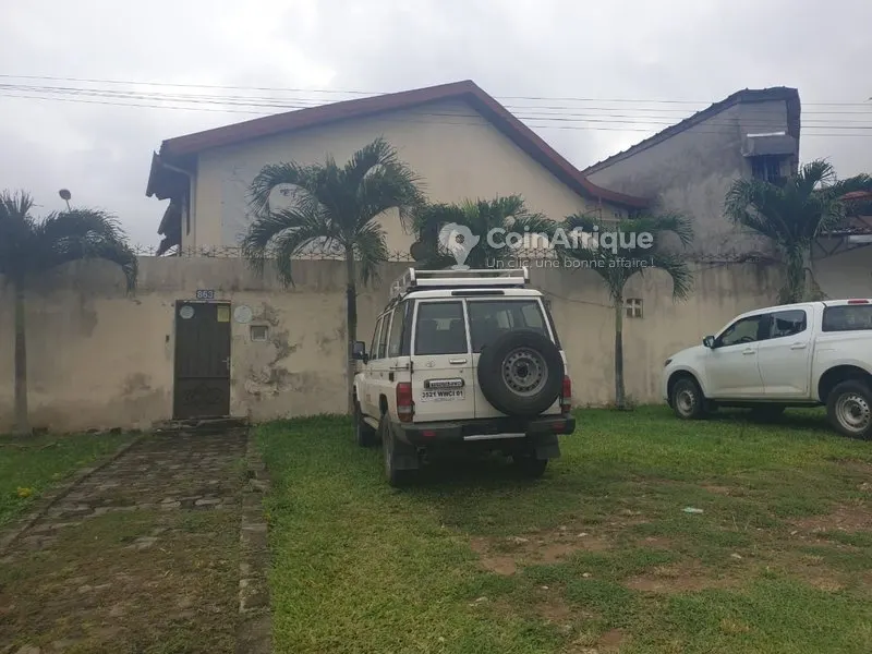 Duplex commercial 5 pièces avec garage — Cocody-Angré 8ème tranche