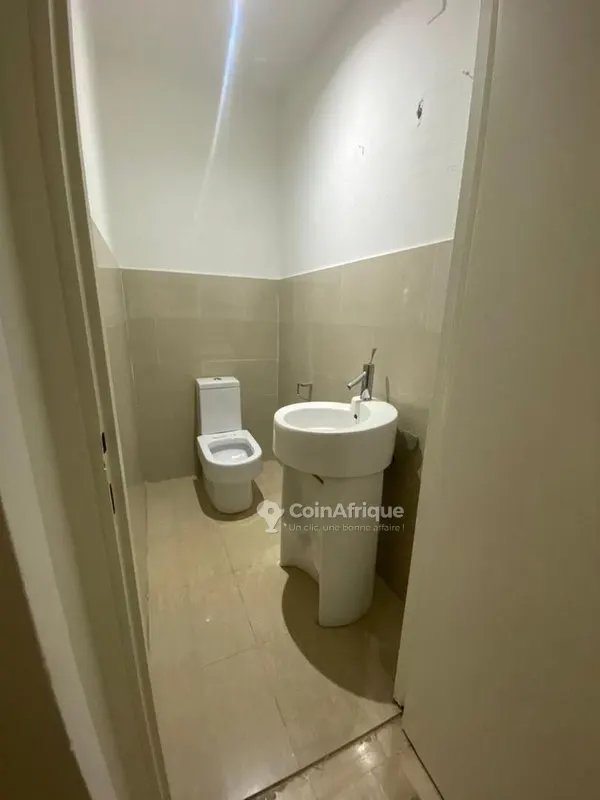 Villa basse 3 chambres, quartier calme — Bietry