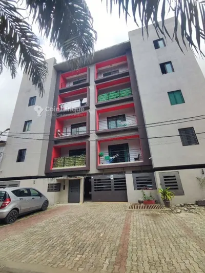 Appartement 3 pièces avec balcons — Cocody Riviera Triangle