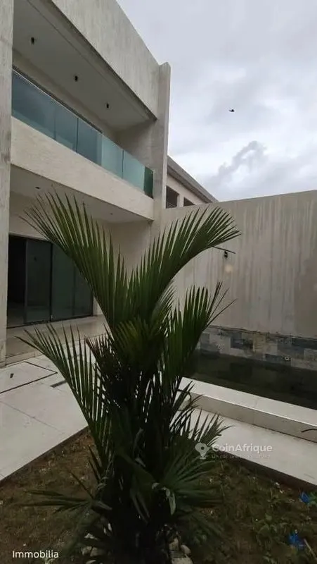 Villa duplex 6 pièces avec piscine — Cocody Riviera 4 N'Badon