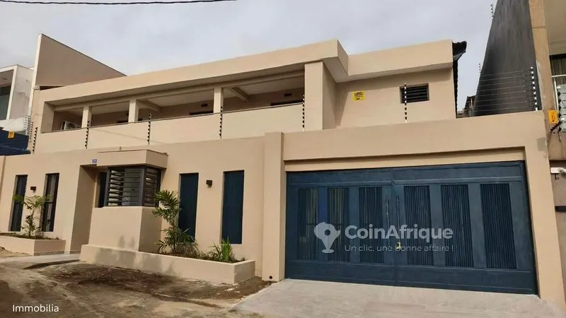 Villa duplex 7 pièces neuve — Cocody Riviera 3