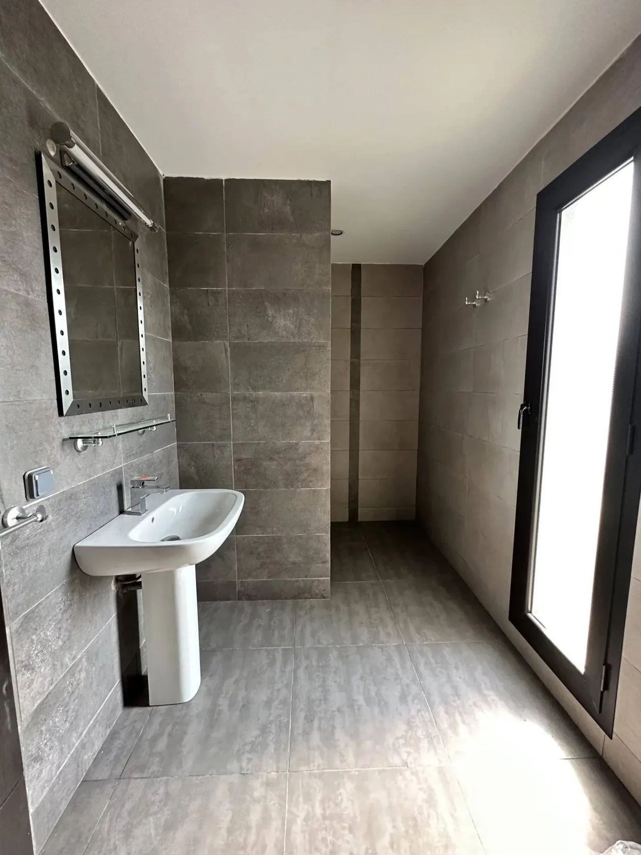 Appartement 3 pièces avec terrasse — Zone 4