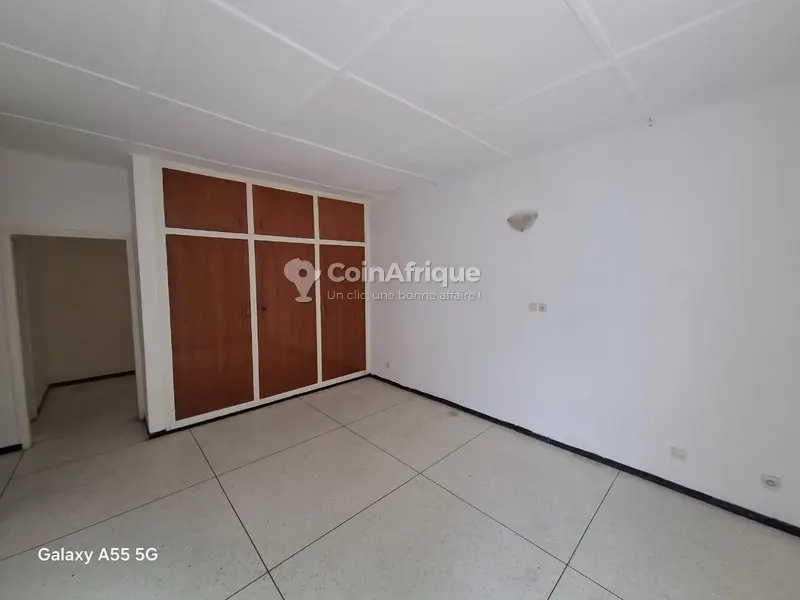 Villa basse 5 pièces avec piscine — Marcory Zone 4