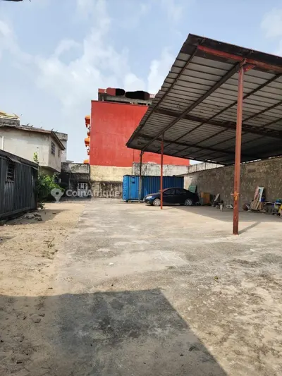 Hangar avec bureaux 800m² — Koumassi