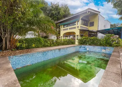Villa duplex 8 pièces avec piscine — Cocody Ambassades