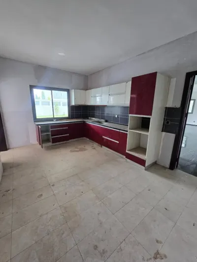 Villa F6 avec piscine — Bingerville Mère-Enfant