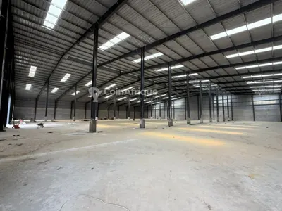 Entrepôt 10 000 m² avec équipements — Nouvelle Zone Industrielle Yopougon