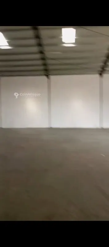 Entrepôt 1000 m² haut standing — Gonzagaville Port-Bouet