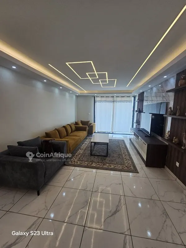 Appartement Meublé de 3 pièces haut standing au 4e étage d'un beau immeuble avec ascenseur a cocody riviera faya a proximité de Playce Market