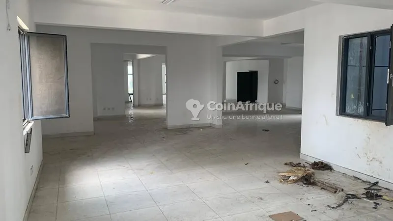 Open space 486 m² — Marcory Zone 4