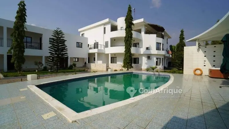 location villas 14 pièces - cocody